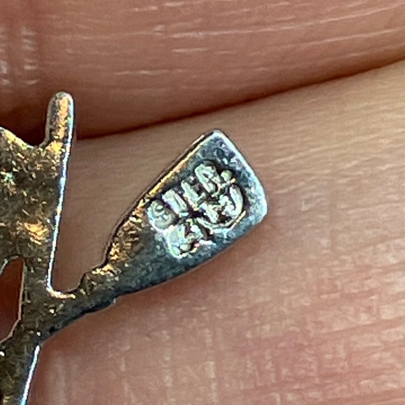 Vtg 925 Sterling Silver Curling Stone & Brooms Charm / Pendant - Picture 3 of 4